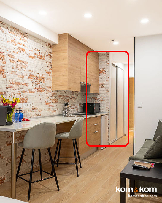 armarios a medida con puertas correderas blancos para apartamentos tur&iacute;sticos